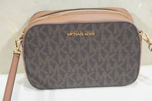 lot 10B image: Michael Kors Crossbody Purse