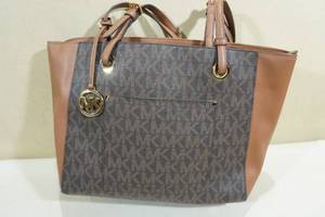 lot 85B image: Michael Kors Walsh Large Tote Bag