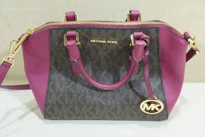 lot 165A image: Michal Kors Crossbody Hand Bag