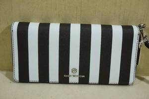 lot 31B image: Michael Kors Jet Set Charm Large Continental Wallet