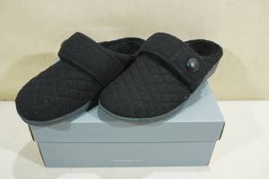 lot 242 image: Vionic Womens Carlin Flannel Slippers -Szie 8
