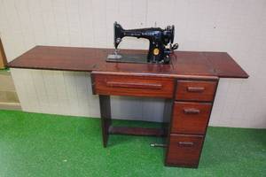 lot 7 image: Vintage Singer Sewing Machine Table