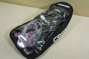 lot 34 image: Cressi Adult Palau Fin Snorkel Set -Fin Size SM, Pink