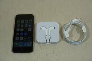 lot 44 image: Apple iPod Touch 7th Generation 32GB