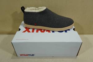 lot 114 image: Xtratuf Mens Homer Slip-On Sneakers -Size 9, Gray