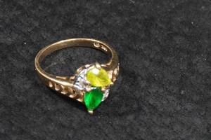 lot 117 image: Ladies 10K Yellow Gold Emerald and Peridot Ring