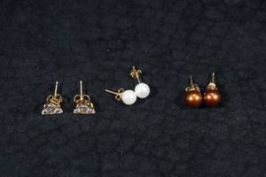 lot 122 image: 3 Pairs of Earrings - 14K Yellow Gold