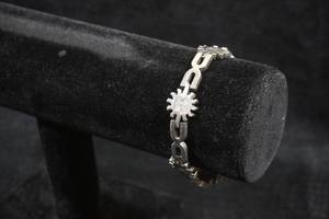 lot 140 image: Sunburst Link Bracelet - Sterling Silver