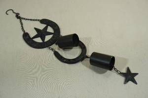 lot 171 image: Cast Iron Ranch Horseshoe Wind Chime