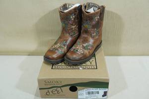 lot 183 image: Smoky Mountain Boots -Little Kids Size 10