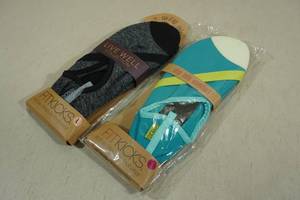lot 193 image: 2 Pairs Womens Fitkicks -Size Large