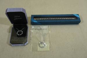 lot 211 image: 2 Necklaces with Bracelet