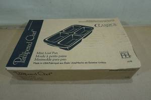 lot 223 image: The Pampered Chef Mini Loaf Pan Stoneware