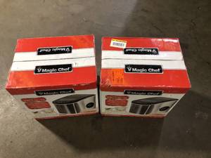 Lot of 2 Magic Chef 27 lbs. Portable Countertop Ice Maker in Stainless Steel   Customer Returns See Pictures