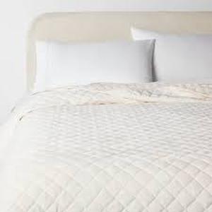 lot 23 image: Luxe Diamond Stitch Velvet Quilt - Threshold-Ivory-FullQueen