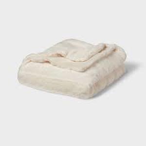 lot 57 image: 55x80 Faux Fur Ribbed Bed Throw - Threshold-Ivory