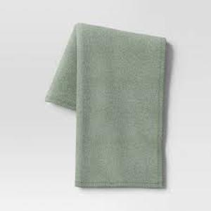 lot 60 image: Heathered Cozy Knit Throw Blanket - Threshold-Green