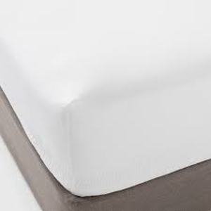 lot 78 image: 400 Thread Count Performance Fitted Sheet - Threshold-Queen-White