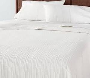 lot 114 image: Double Cloth Quilt - Threshold-Cream-FullQueen