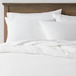 lot 131 image: Washed Cotton Sateen Duvet & Sham Set - Threshold-White- King-Slight Smudge