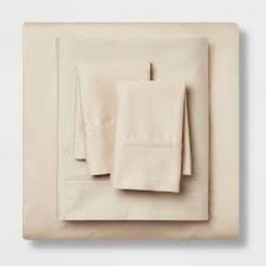 lot 162 image: 400 Thread Count Solid Performance Sheet Set - Threshold-Full-True Khaki-Slight Pen Mark