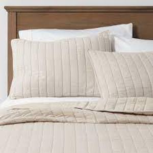 lot 179 image: Herringbone Flannel Quilt Beige - Threshold-FullQueen