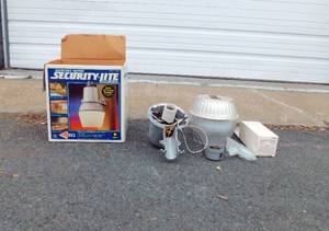lot 65 image: Outdoor Security Light