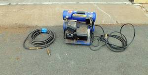 lot 66 image: Campbell Hausfeld Extreme Duty 2HP 4 Gallon 125 Maximum PSI Compressor