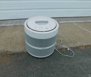 lot 63 image: Honeywell Hepa Air Cleaner