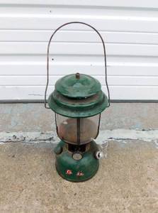 lot 73 image: Vintage Coleman Lantern Model 220J