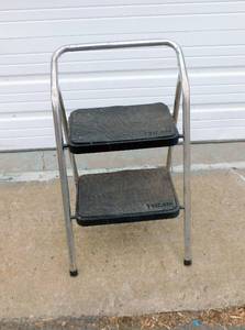 lot 75 image: Tricam Metal Folding Step Stool