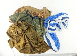 lot 24 image: Lot of 4 Pashmina Style Scarves