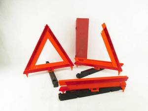 lot 68 image: KD 610-4645 Warning Triangle Flare Kit