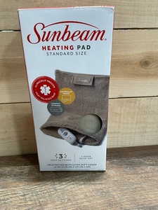 lot 17 image: Sunbeam Heating Pad for Muscle and Stress Pain Reliefwith Compact Storage, Standard Size - BRAND NEW - RETAIL PRICE $27.99
