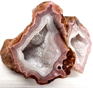 lot 60 image: Chalcedony Cloud Thunderegg Geode Agate Bookend Pieces