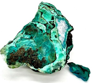 lot 62 image: Chalcedony & Druzy Malachite Crysocola Rocks