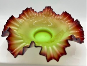 lot 37 image: Victorian Antique Oxblood Uranium Cased Glass Crimped Edge Bowl