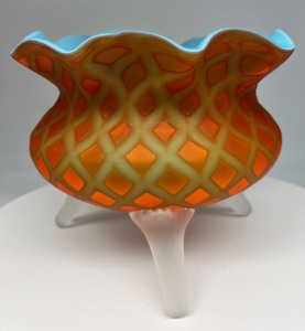 lot 8 image: Vintage Italian Diamond MOP Quilted Footed Bowl - Cased Glass of Copper with Blue