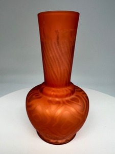 lot 11 image: Antique Vintage Patterned MOP Trapped Glass Vase - Copper