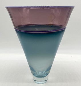 lot 106 image: BRAND & GREENBERG Postmodern Art Glass Vase - 1985