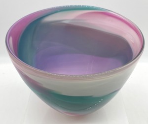 lot 108 image: BRUCE HINRICHS Signed Art Glass Bowl
