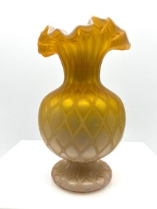 lot 43 image: Vintage Antique Diamond Quilted MOP Footed Gold Ruffle Glass Vase