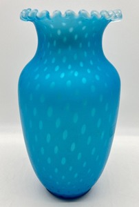 lot 74 image: Vintage Turquoise Raindrop MOP Ruffle Glass Vase