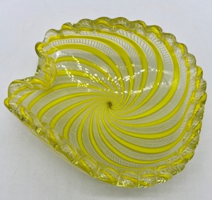 lot 91 image: FRATELLI TOSO Murano Glass Vanity Bowl with Latticino