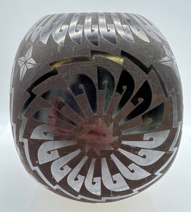 lot 98 image: MATA ORTIZ Polychrome Pottery Vase