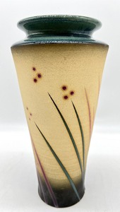 lot 97 image: Michael Cho Studio Vase - Circa 1990s - #1
