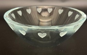 lot 178 image: STEPHEN SCHLANSER Art Glass Bowl with Hearts - Signed