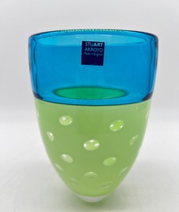 lot 118 image: STUART AKROYD Art Glass Vase - England