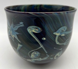 lot 122 image: DICK WEISS Art Glass Bowl - Signed - 1977