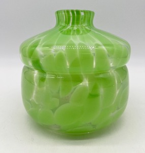 lot 124 image: Mottled Art Glass Vessel Vase - Lime Green - Unsigned